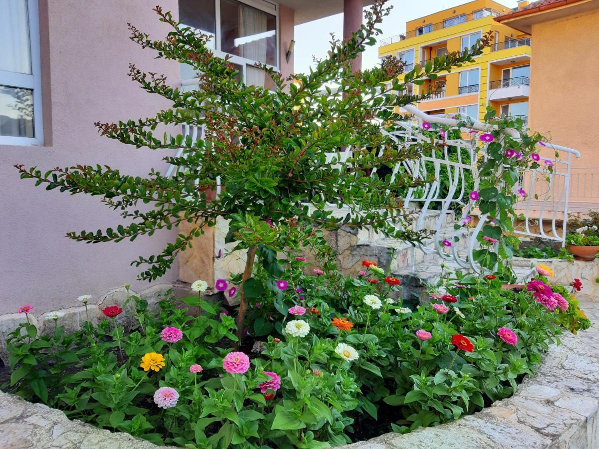 Guest Rooms Deva Burgas Екстер'єр фото