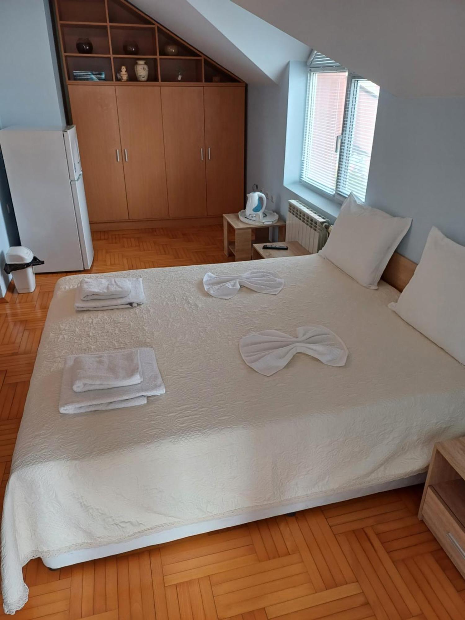 Guest Rooms Deva Burgas Екстер'єр фото