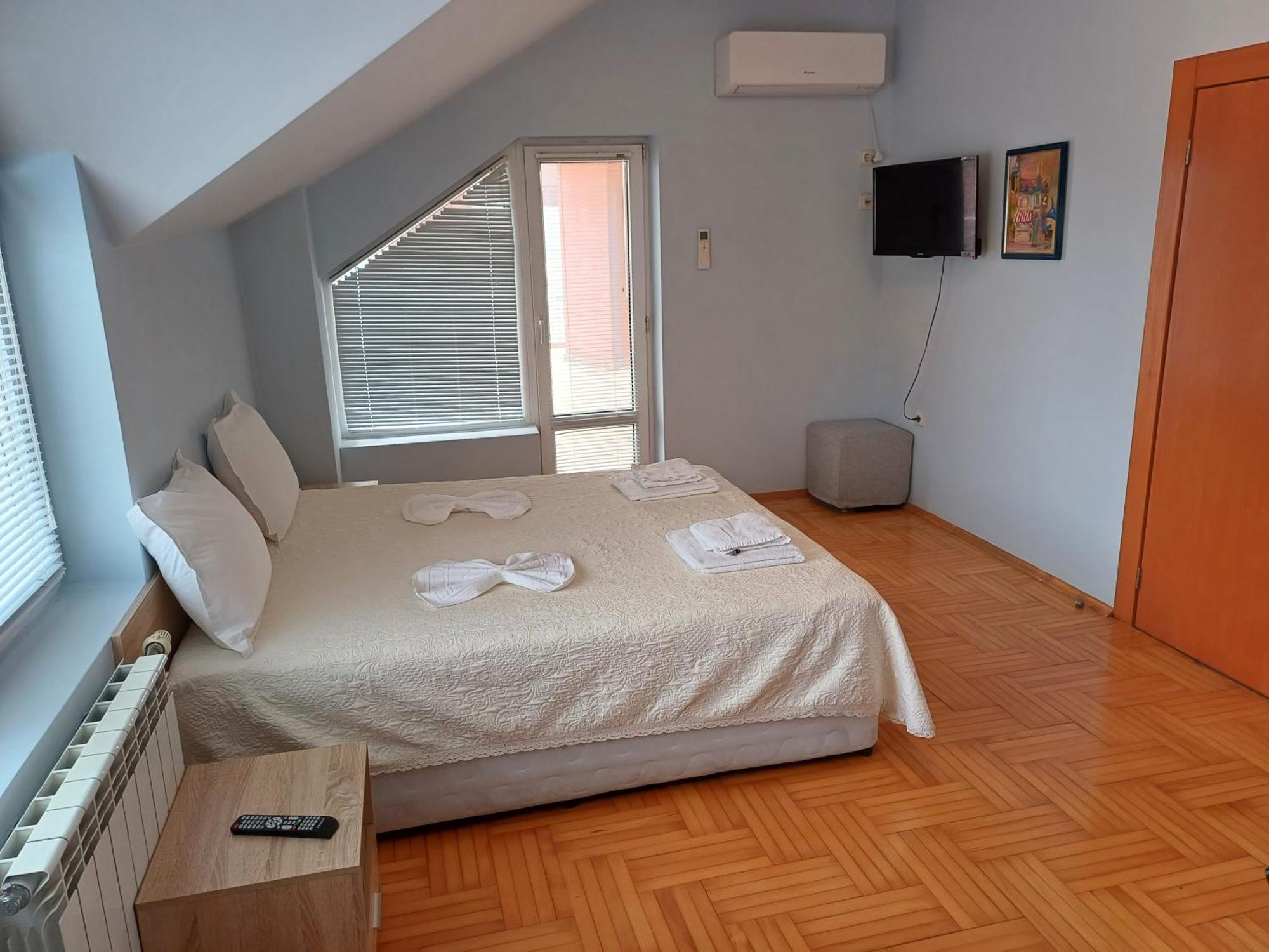 Guest Rooms Deva Burgas Екстер'єр фото