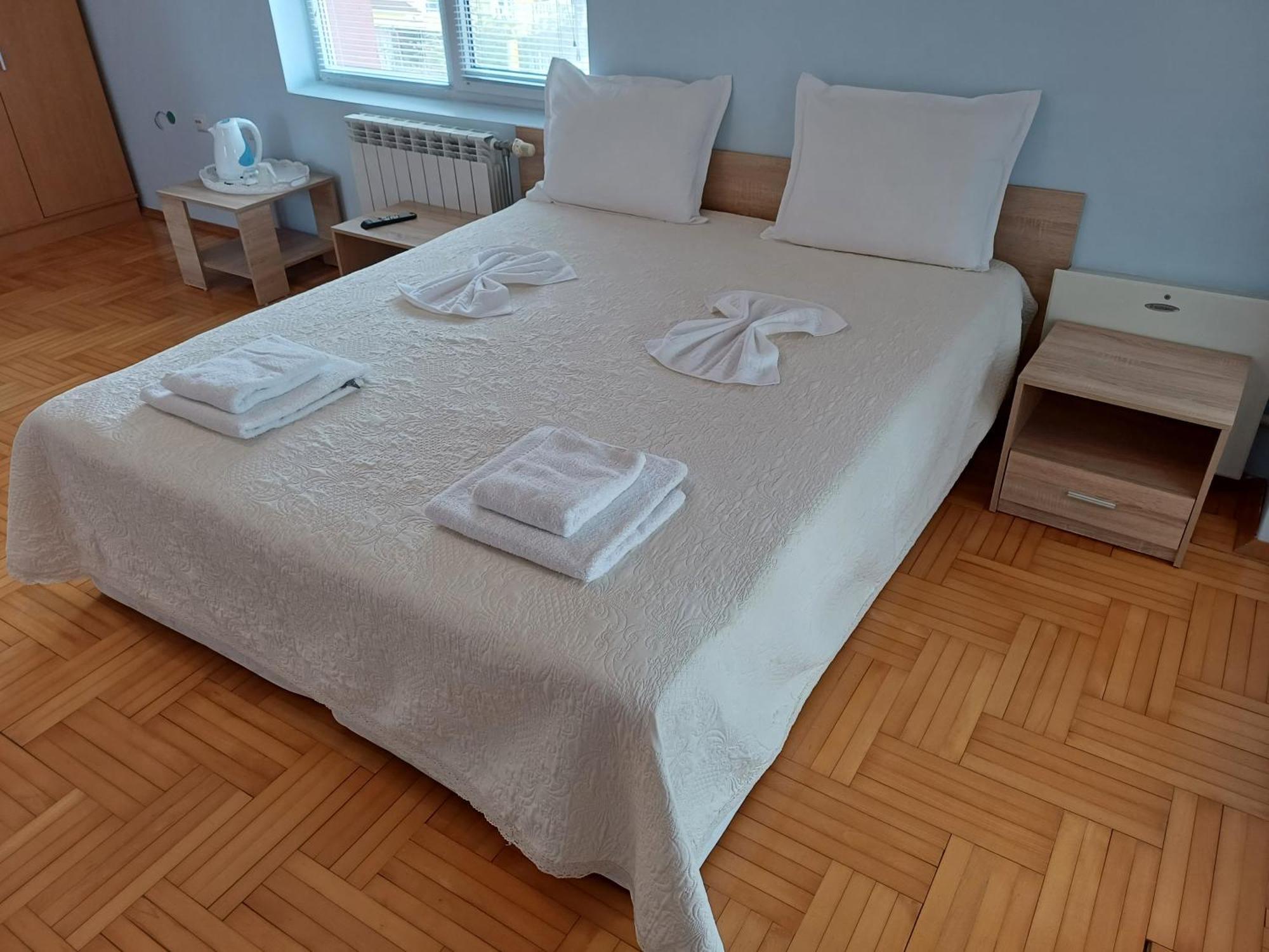 Guest Rooms Deva Burgas Екстер'єр фото