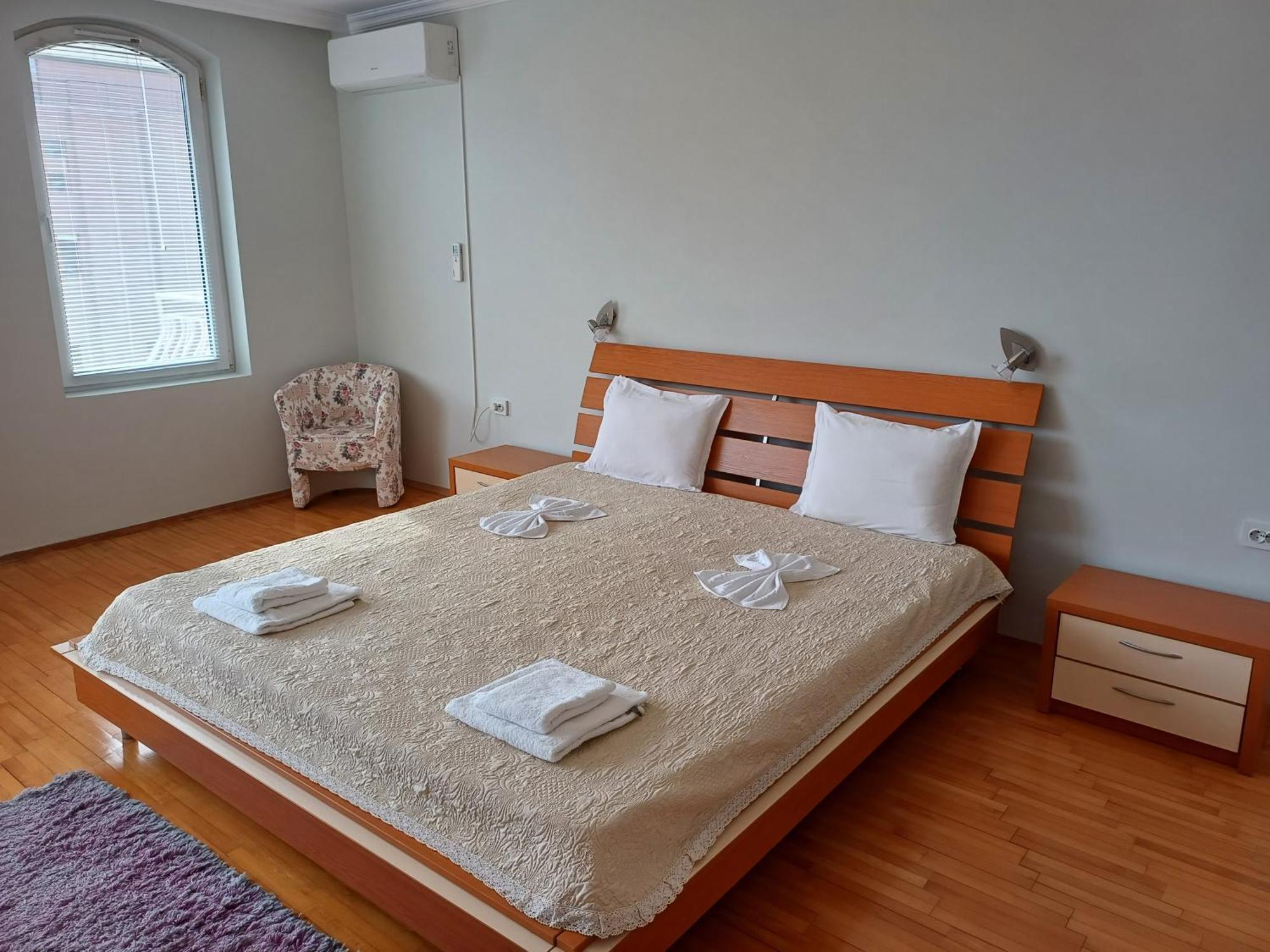 Guest Rooms Deva Burgas Екстер'єр фото