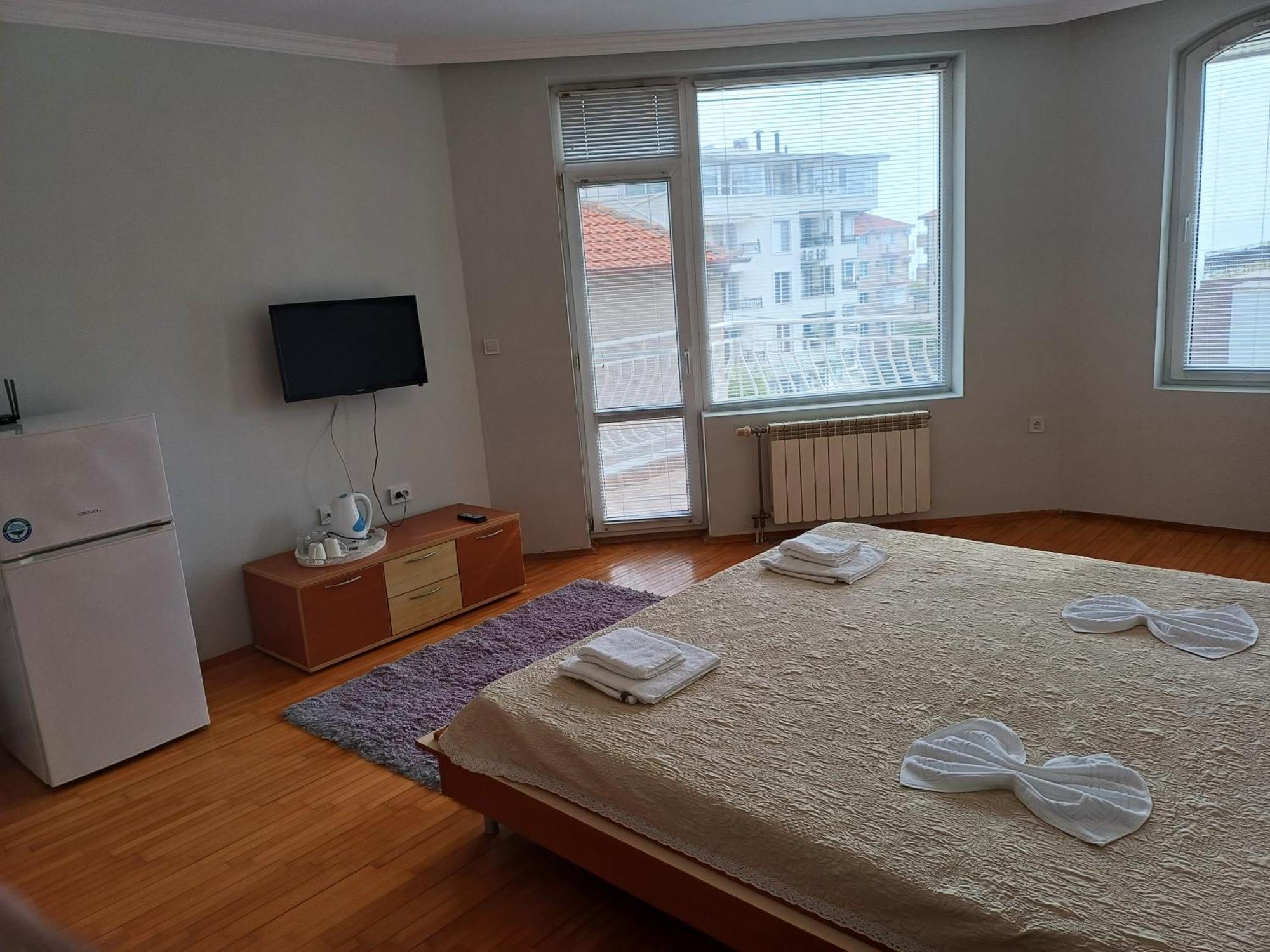 Guest Rooms Deva Burgas Екстер'єр фото