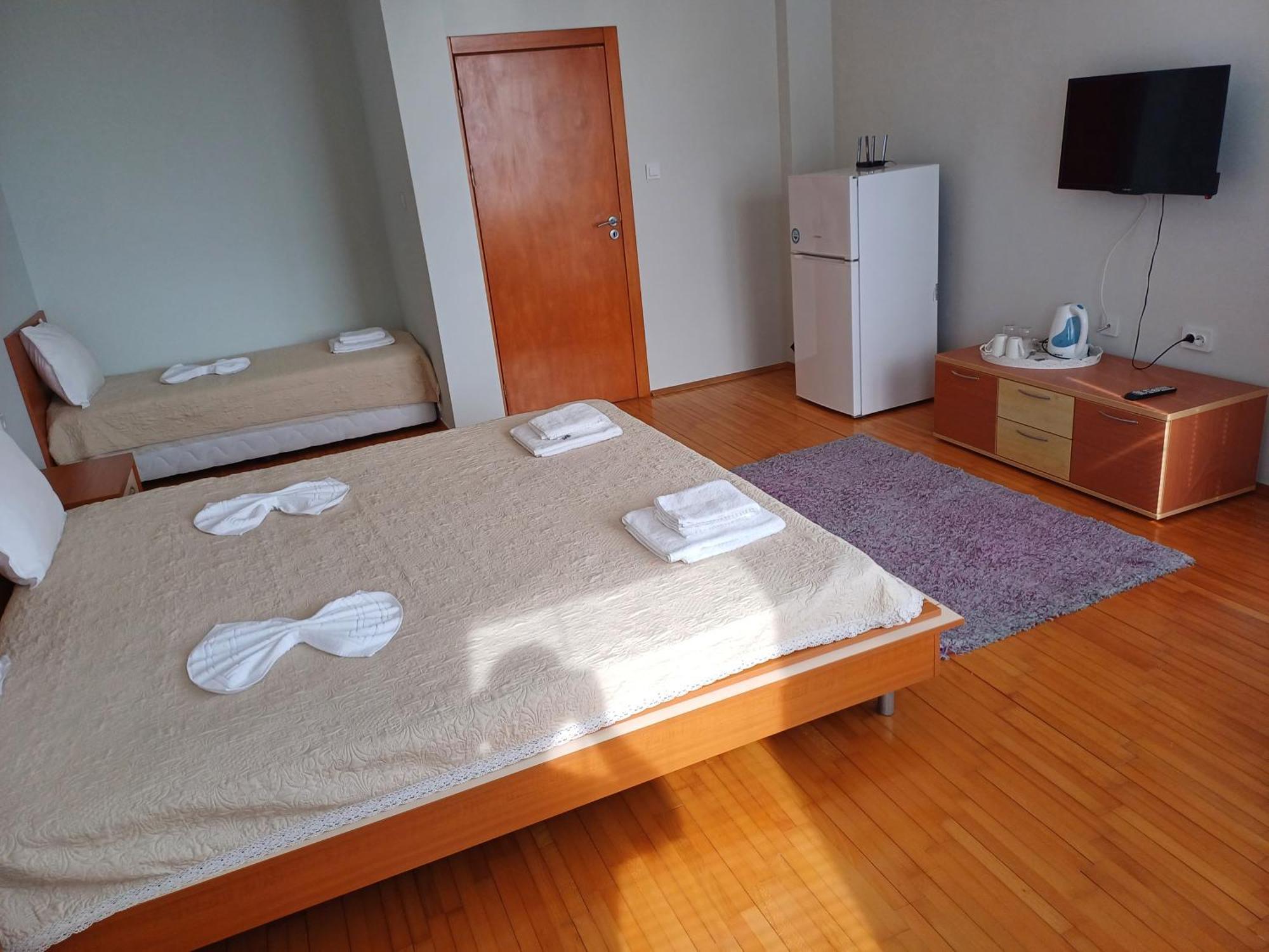 Guest Rooms Deva Burgas Екстер'єр фото