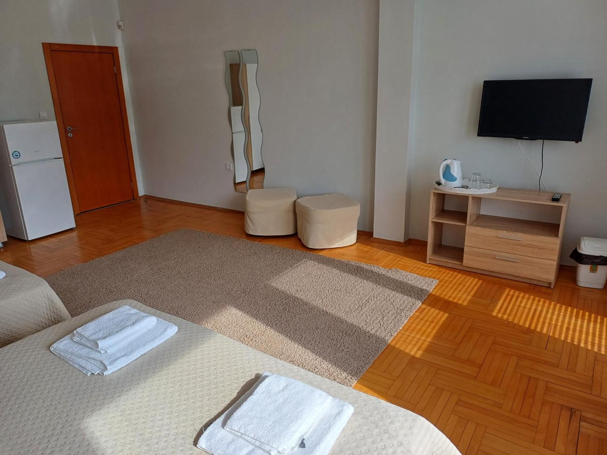 Guest Rooms Deva Burgas Екстер'єр фото