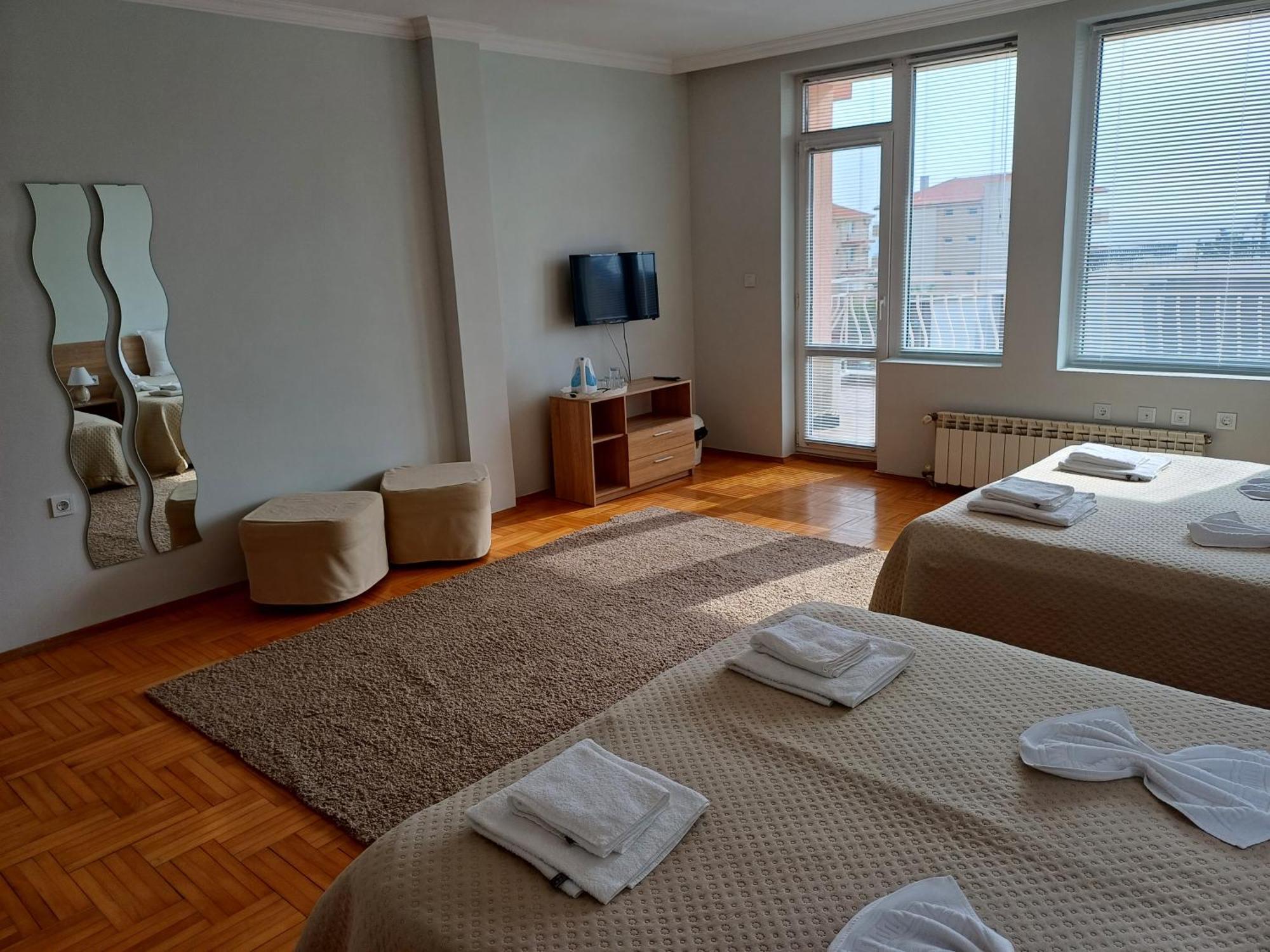 Guest Rooms Deva Burgas Екстер'єр фото
