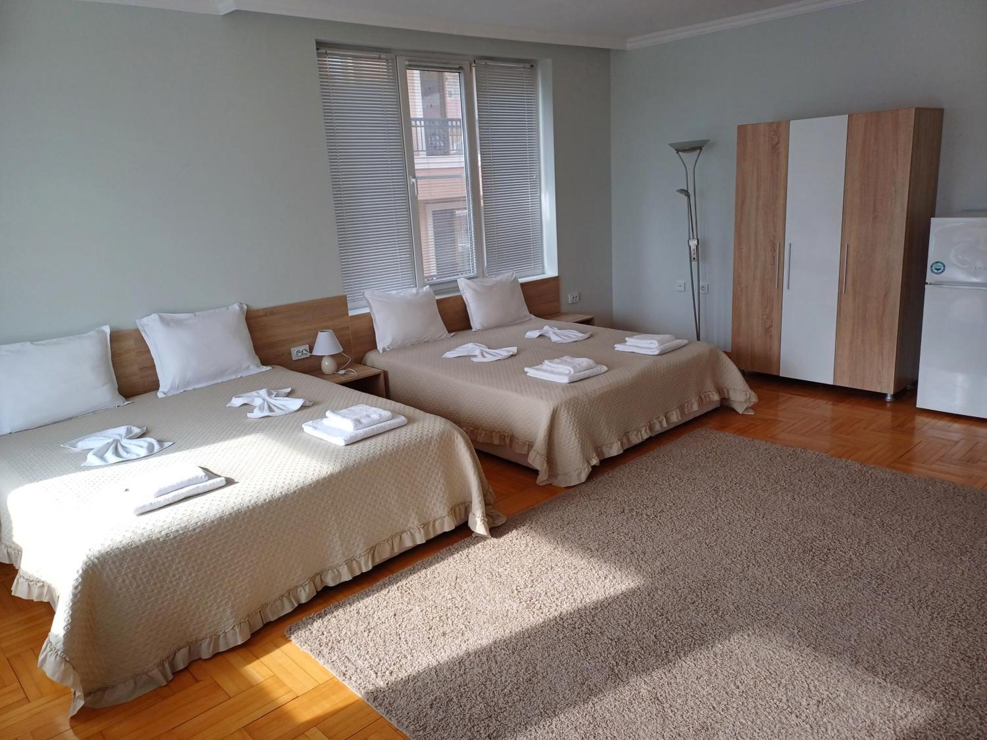 Guest Rooms Deva Burgas Екстер'єр фото