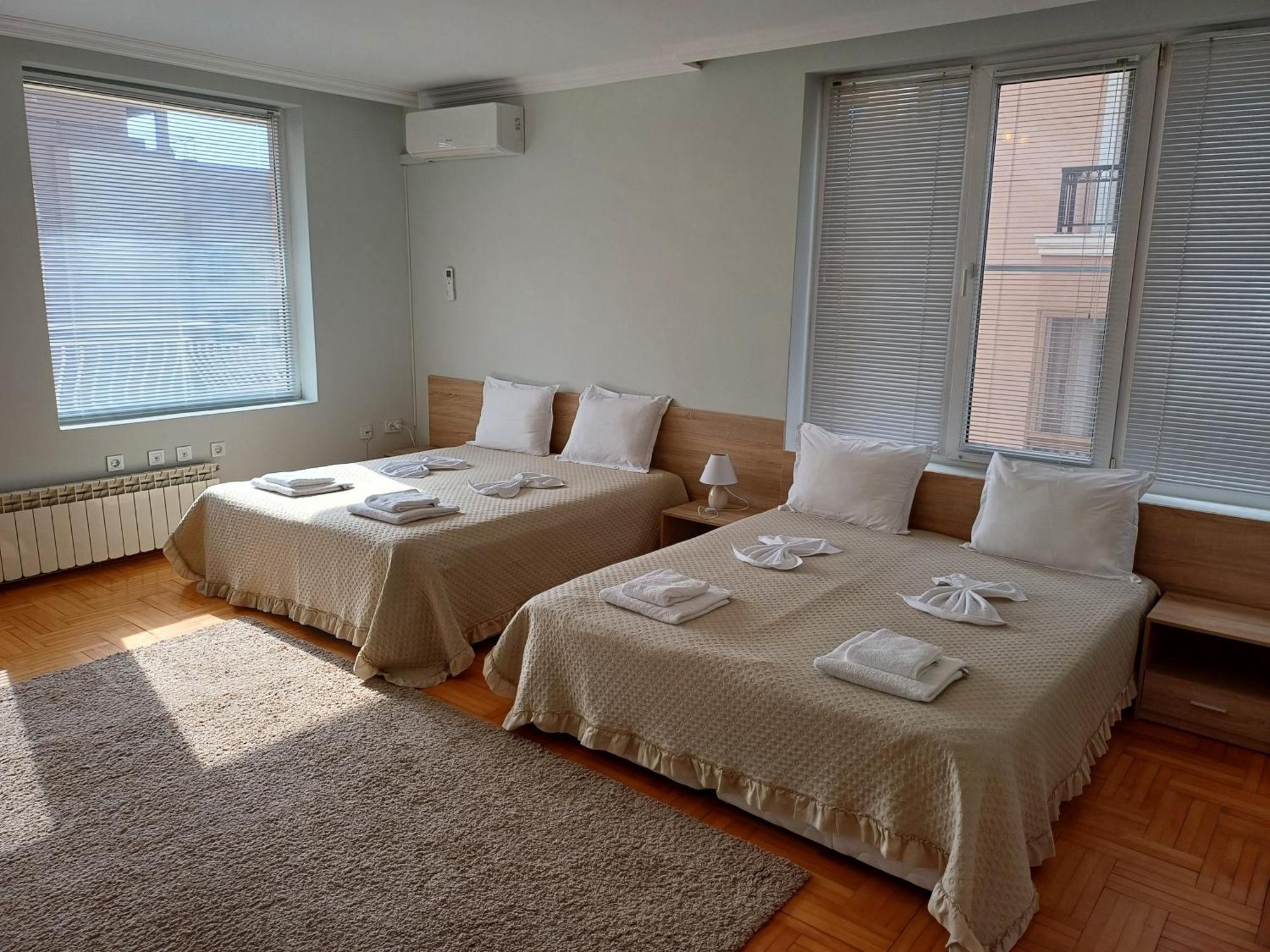 Guest Rooms Deva Burgas Екстер'єр фото