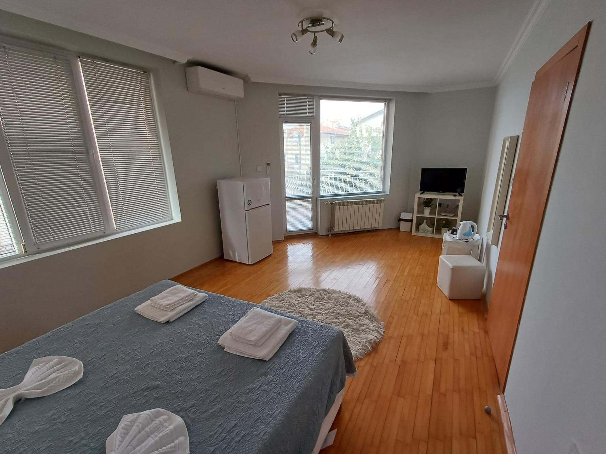 Guest Rooms Deva Burgas Екстер'єр фото