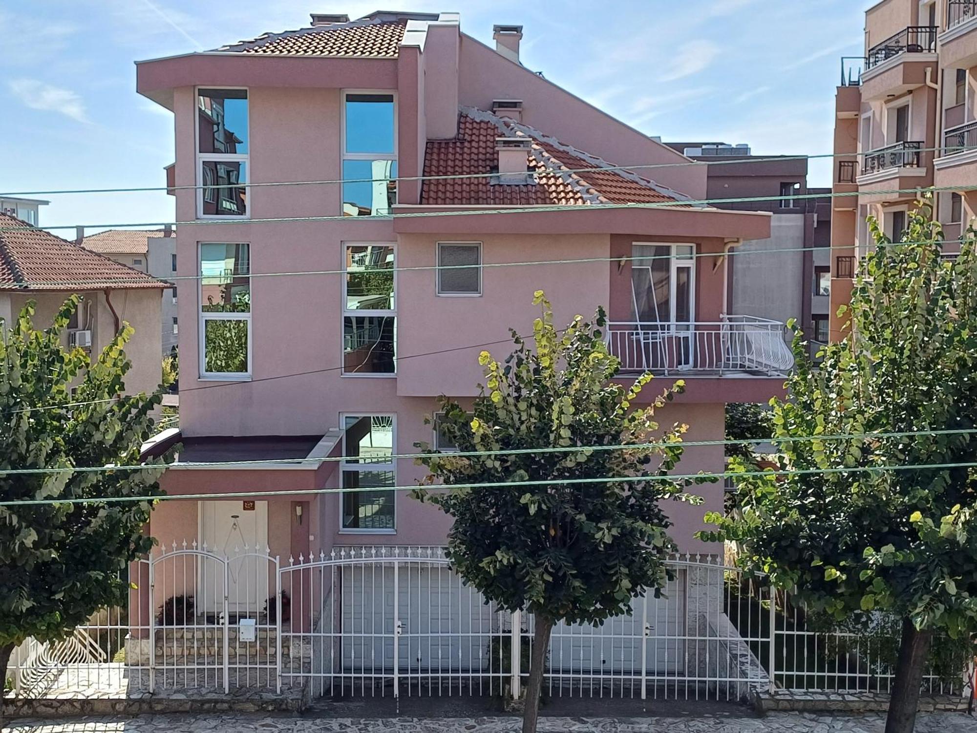 Guest Rooms Deva Burgas Екстер'єр фото