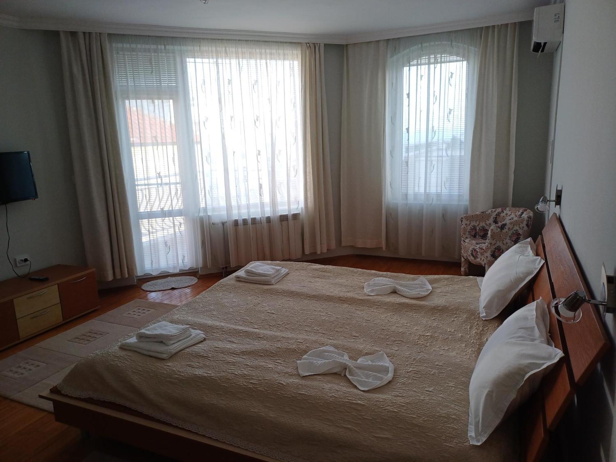 Guest Rooms Deva Burgas Екстер'єр фото