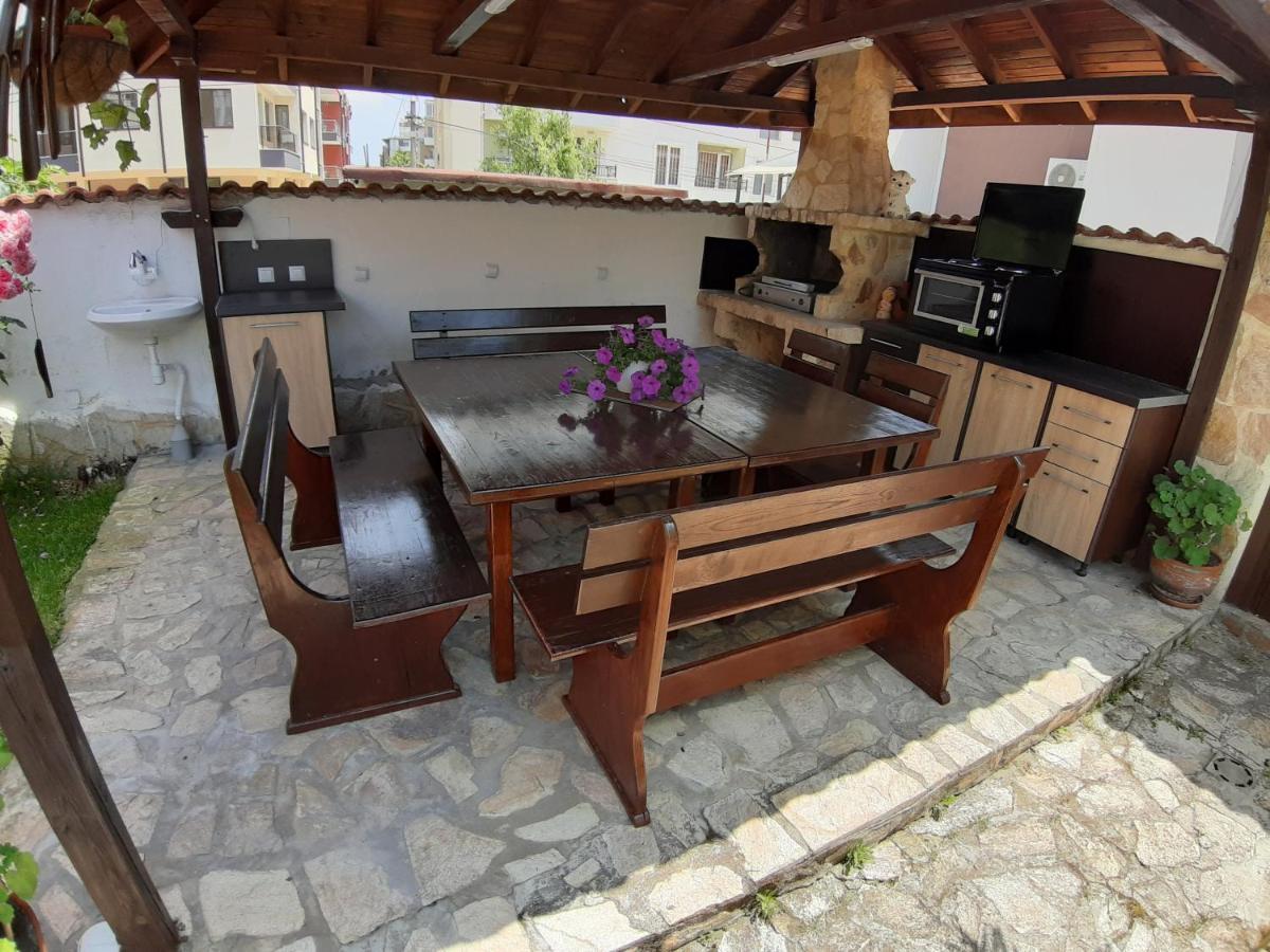 Guest Rooms Deva Burgas Екстер'єр фото