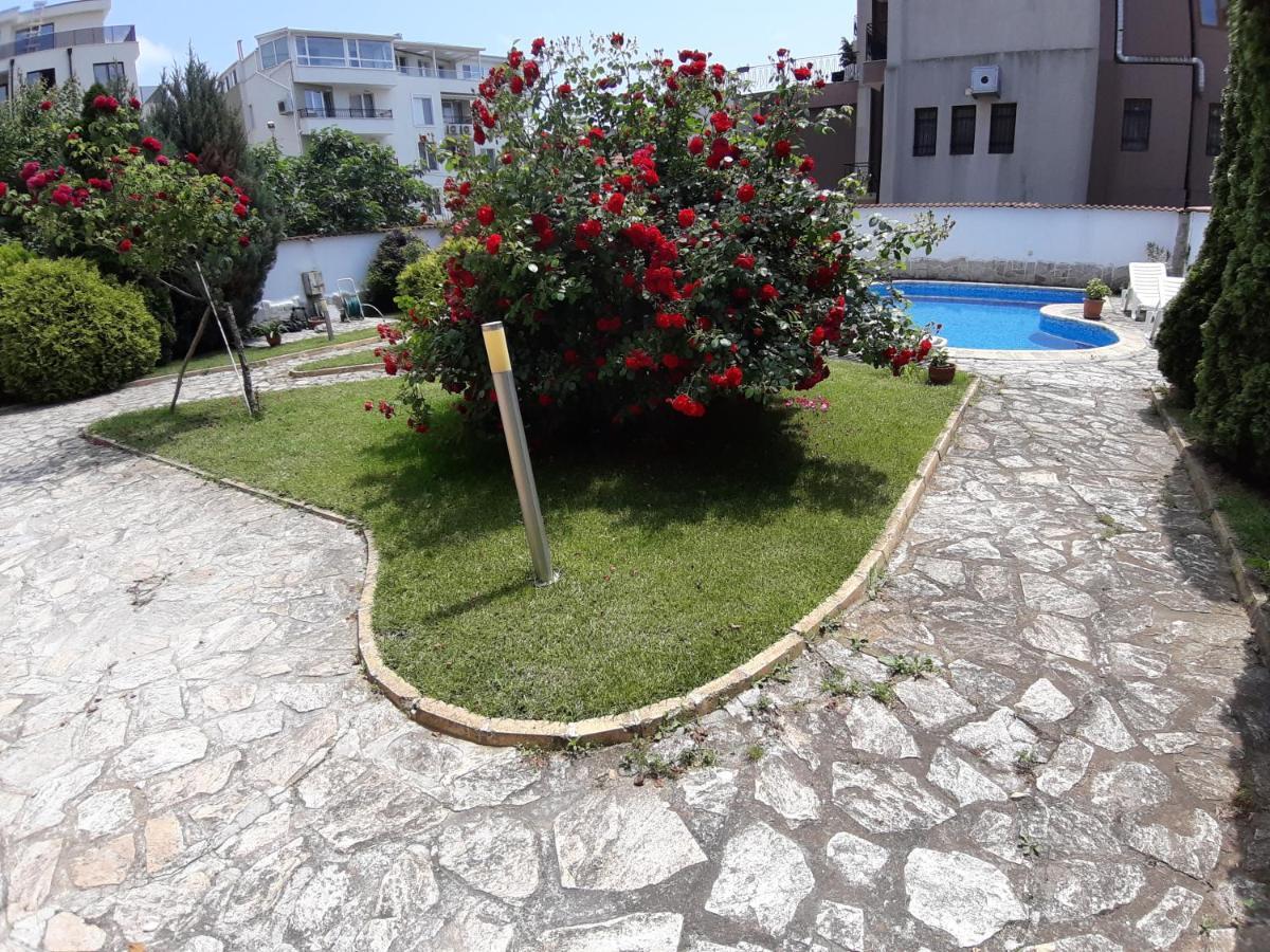 Guest Rooms Deva Burgas Екстер'єр фото