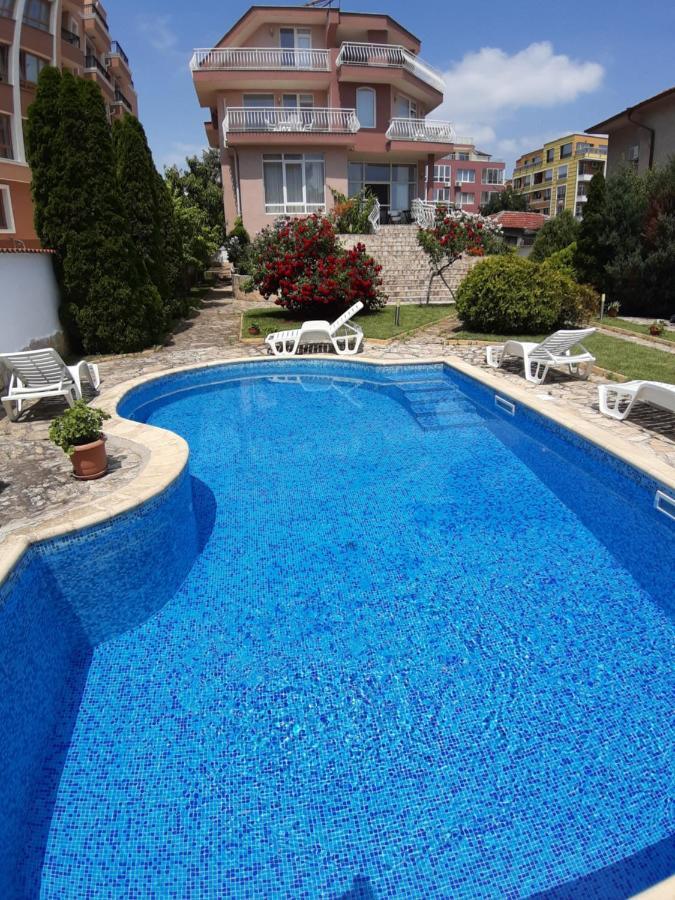 Guest Rooms Deva Burgas Екстер'єр фото