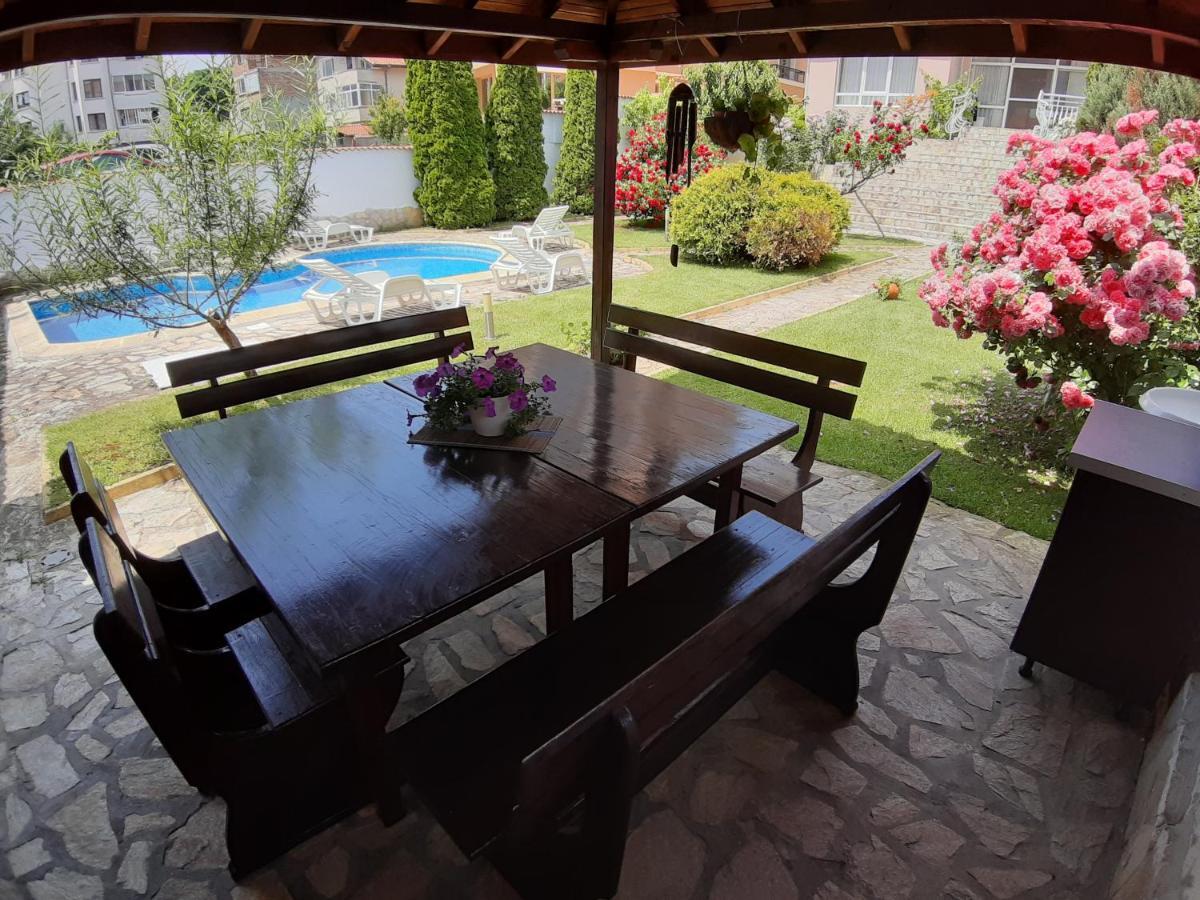 Guest Rooms Deva Burgas Екстер'єр фото