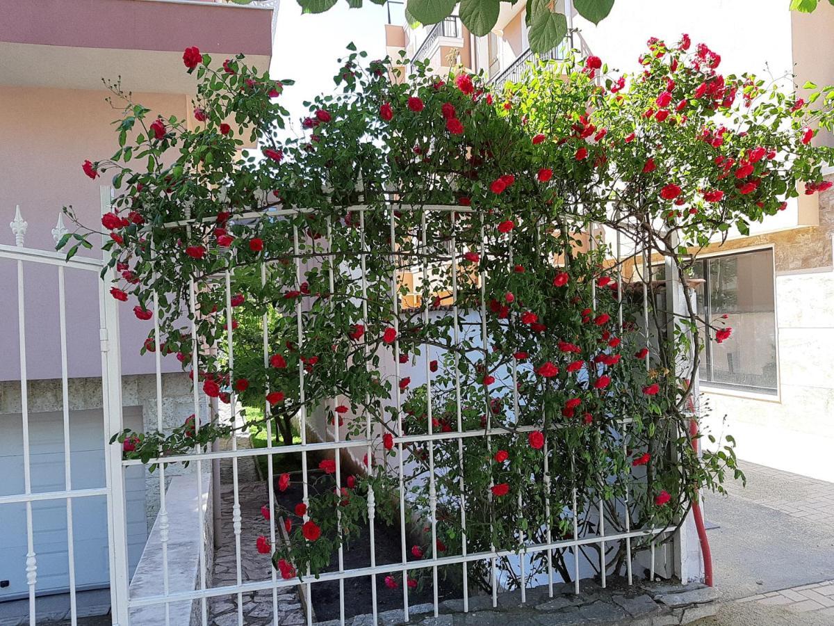 Guest Rooms Deva Burgas Екстер'єр фото