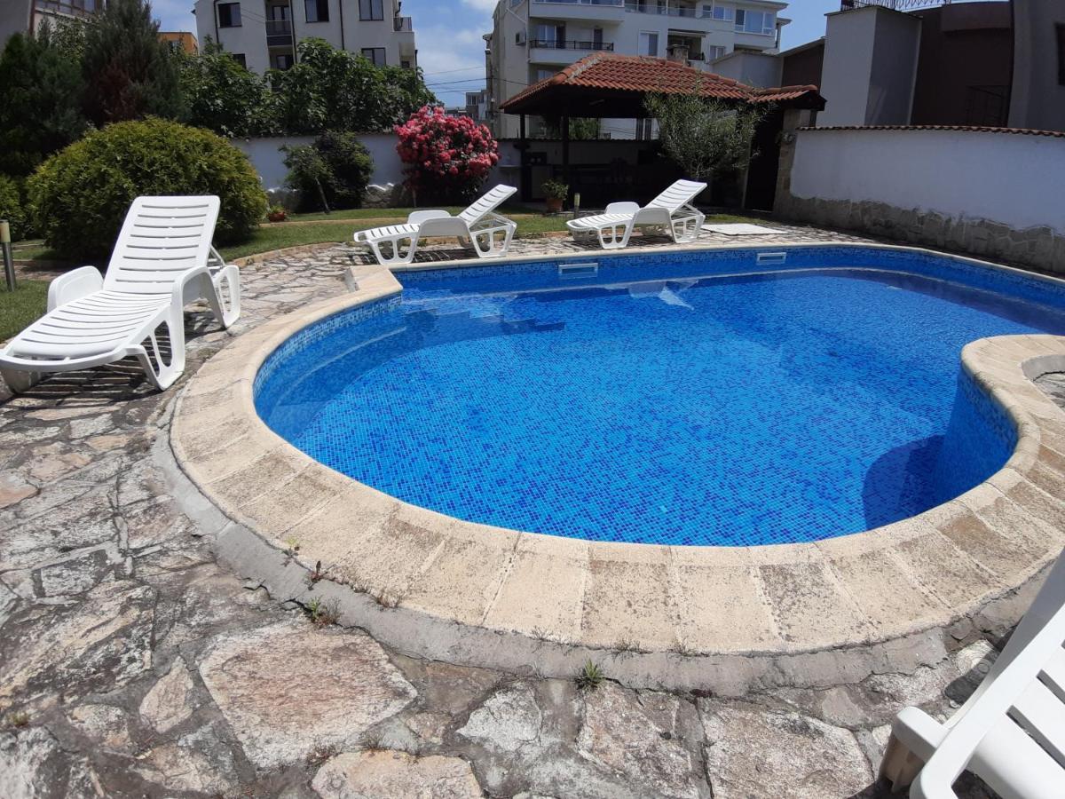 Guest Rooms Deva Burgas Екстер'єр фото