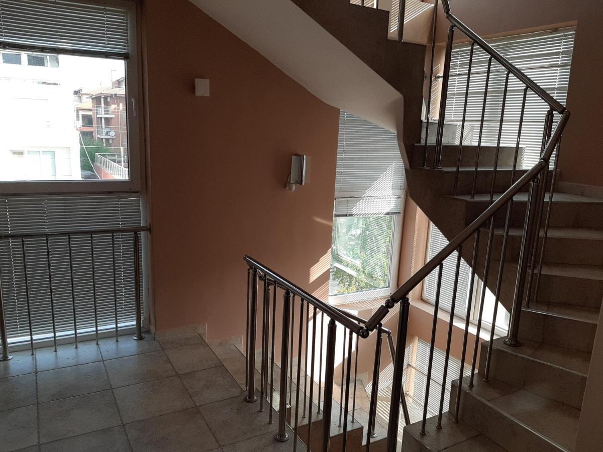 Guest Rooms Deva Burgas Екстер'єр фото